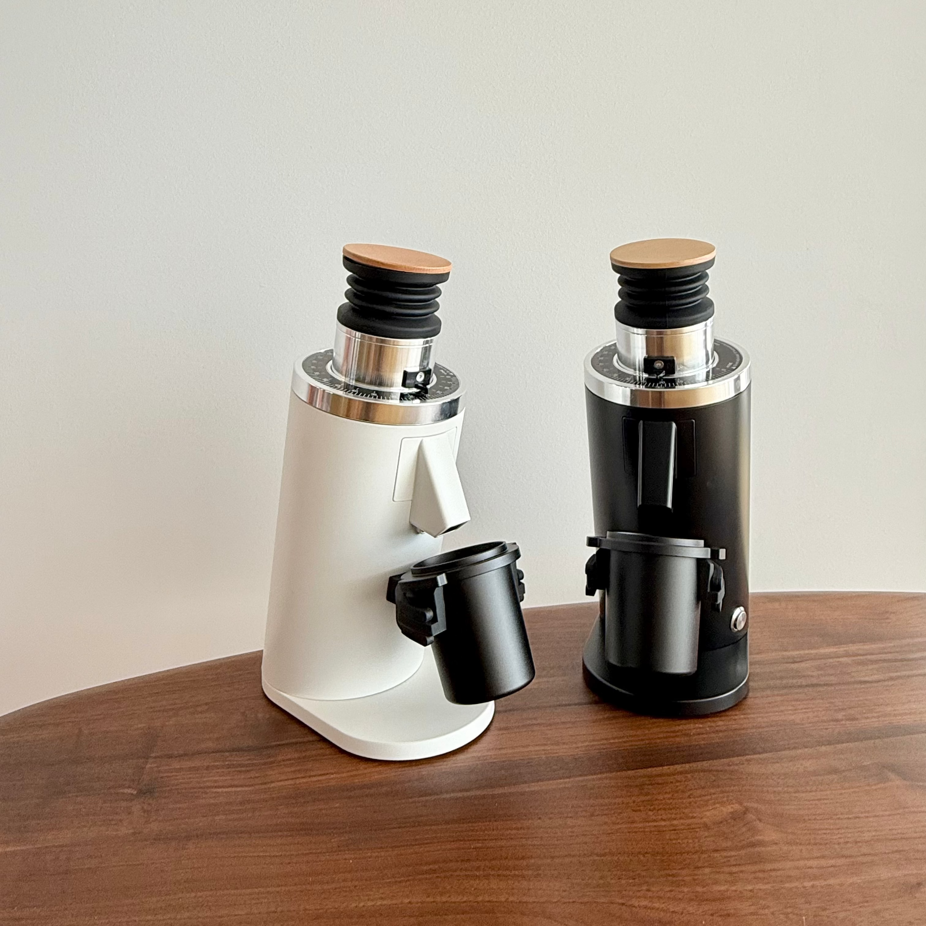 DF54 coffee grinder with black metal aluminium dosing cup