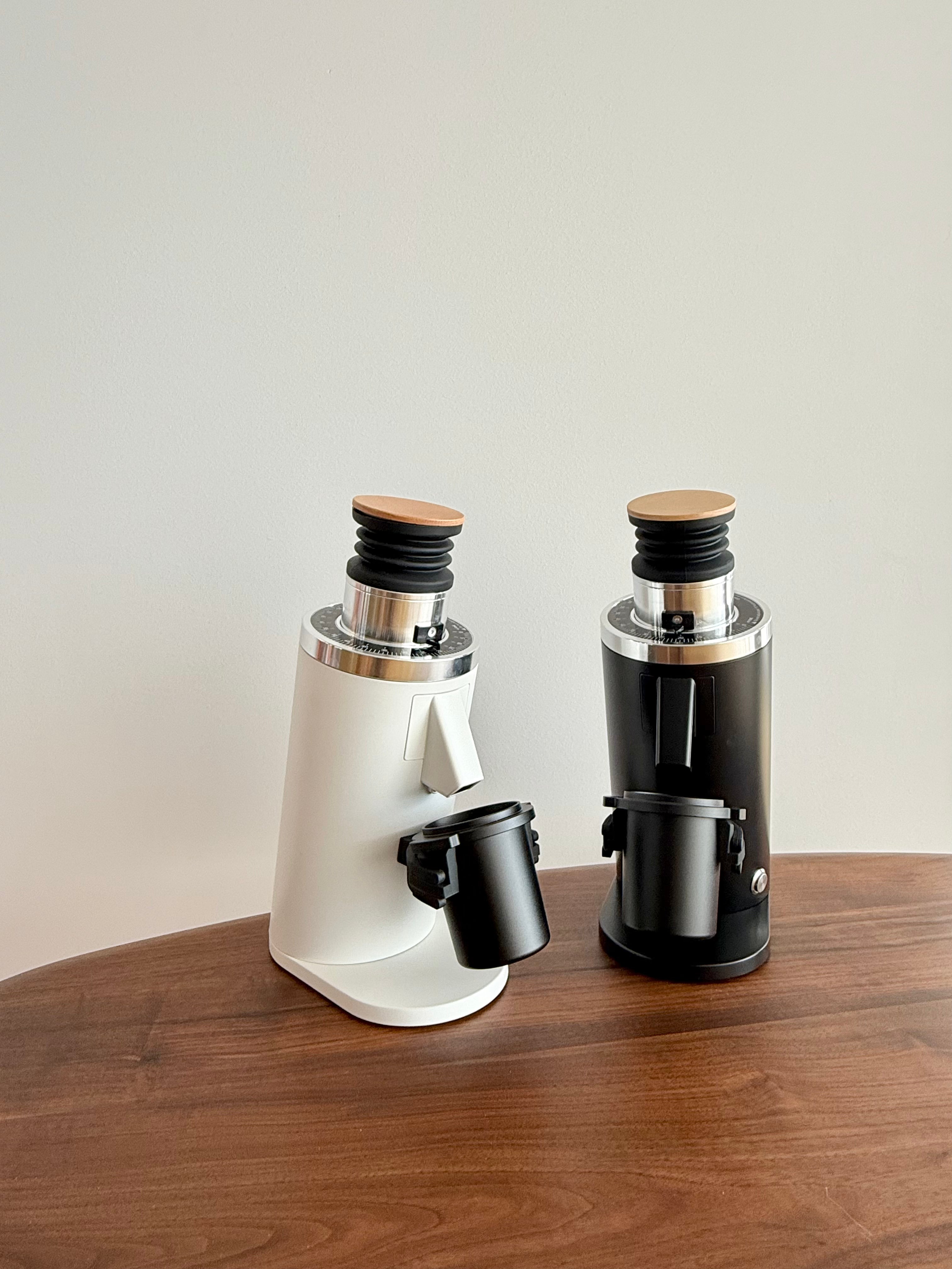 DF54 coffee grinder with black metal aluminium dosing cup  