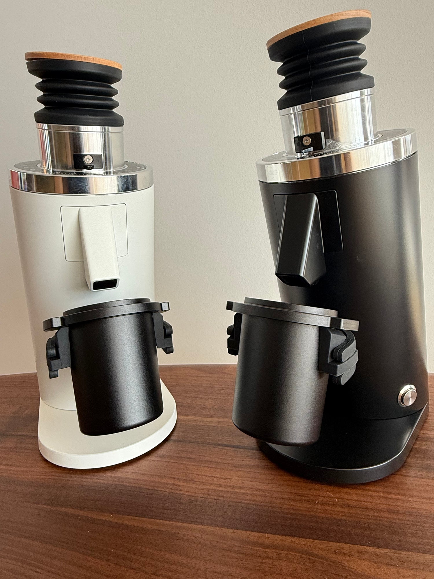 DF54 coffee grinders with black metal aluminium dosing cups
